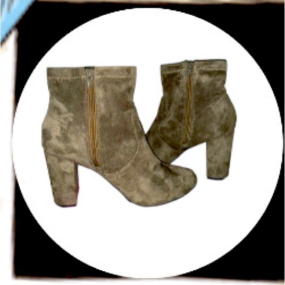 [#1039] LANE BRYANT |DARK OLIVE GREEN FAUX SUEDE BOOTIES| 11W - Picture 1 of 7